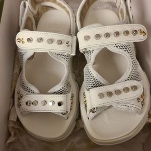 CUGGI AGURU WHITE LEATHER SANDALS .SZ 38